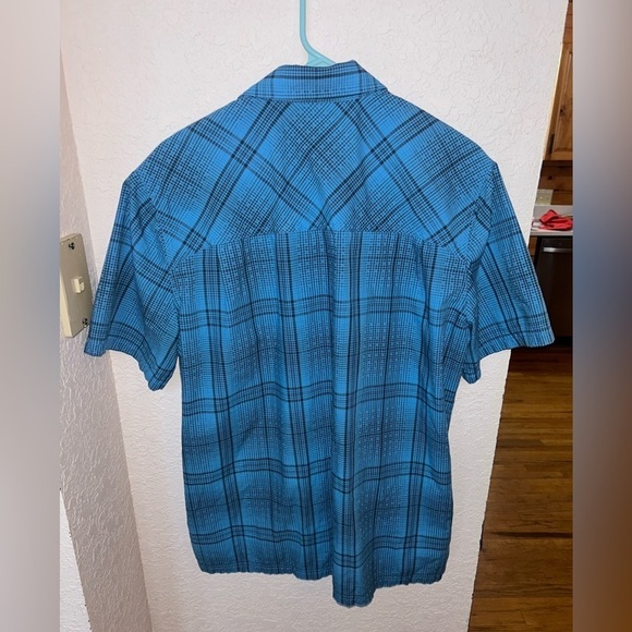 LL Bean Men’s 60% Cotton 40% Polyester Button Down Shirt Size Medium. - Picture 2 of 3